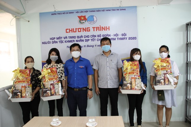 Tỉnh đoàn An Giang chúc Tết Chôl Chnăm Thmây cán bộ đoàn dân tộc Khmer ảnh 1