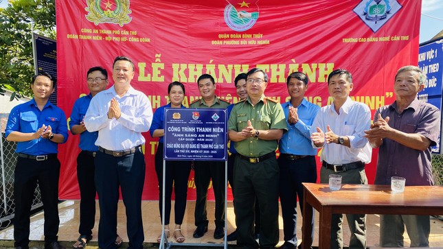 Tuổi trẻ Cần Thơ góp sức thắp sáng làng quê mừng Đại hội Đảng ảnh 1