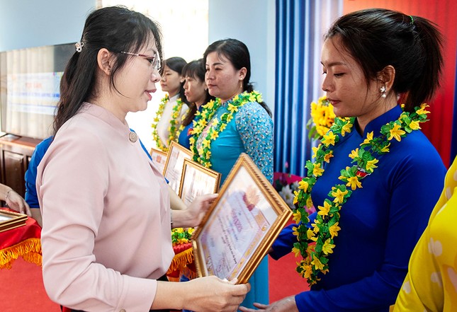 An Giang tuyên dương 14 gương nữ thanh niên điển hình tiên tiến ảnh 1