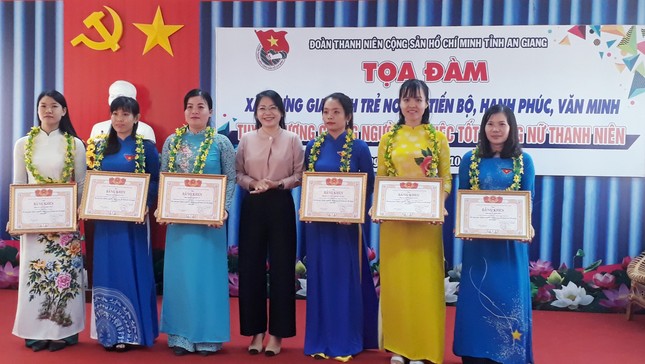 An Giang tuyên dương 14 gương nữ thanh niên điển hình tiên tiến ảnh 3