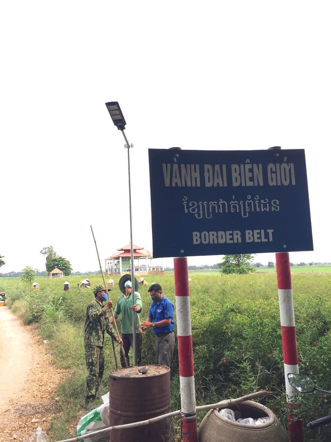 Tuổi trẻ An Giang 'thắp sáng biên cương' ngăn chặn COVID-19 ảnh 1