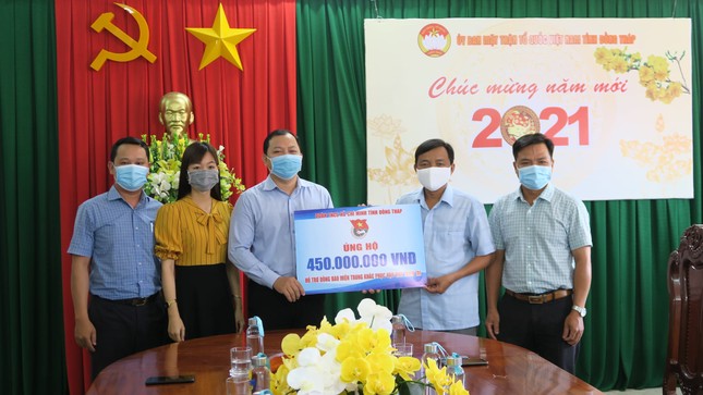 Tuổi trẻ đất Sen Hồng ủng hộ đồng bào miền Trung hơn 1,5 tỉ đồng ảnh 1