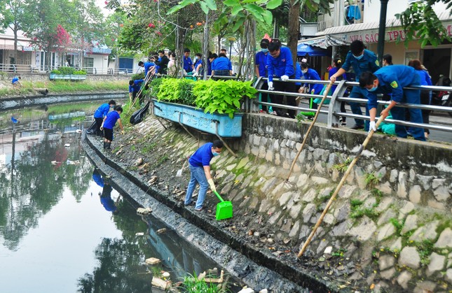 Dấu ấn của tuổi trẻ ĐBSCL trong ngày đầu Tháng thanh niên 2021 ảnh 1