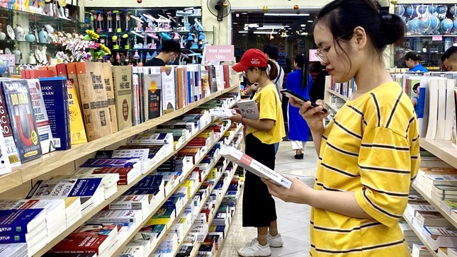 Ráo riết siết sách lậu, sách giả ảnh 1