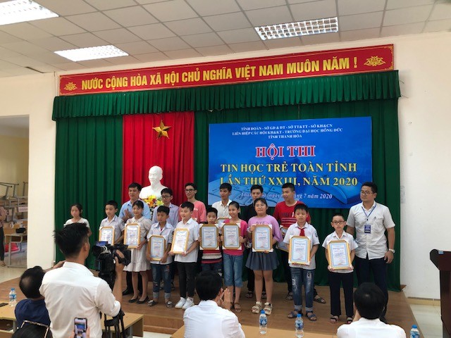 Nhiều thí sinh nhí tham gia hội thi tin học trẻ ảnh 2