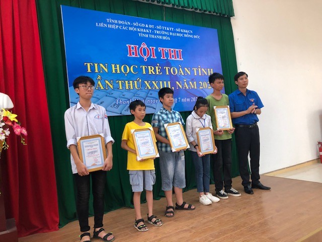 Nhiều thí sinh nhí tham gia hội thi tin học trẻ ảnh 3