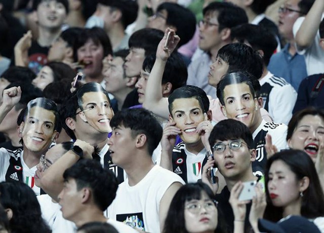 Ronaldo không thi đấu, cổ động viên Hàn Quốc đâm đơn kiện ảnh 1