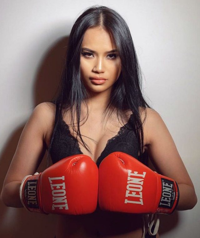 Chiêm ngưỡng 10 nàng WAGs mới “nóng” nhất Premier League ảnh 1