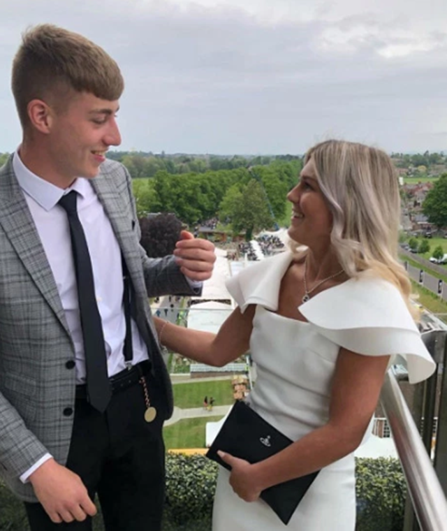 Chiêm ngưỡng 10 nàng WAGs mới “nóng” nhất Premier League ảnh 5