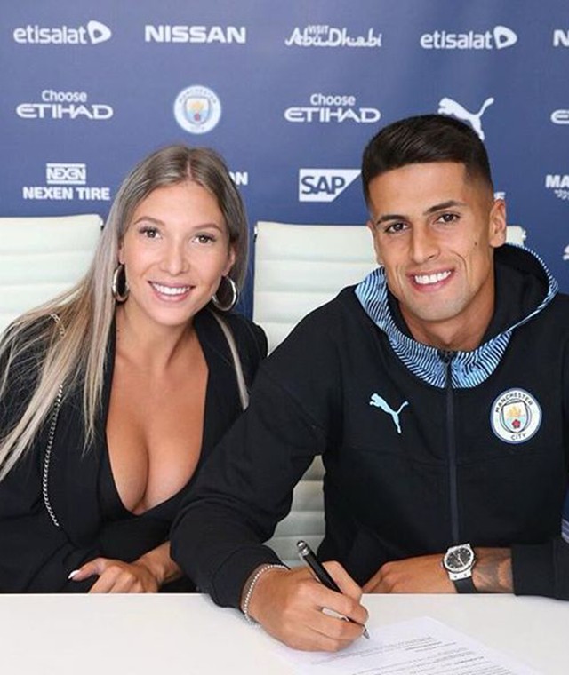 Chiêm ngưỡng 10 nàng WAGs mới “nóng” nhất Premier League ảnh 4
