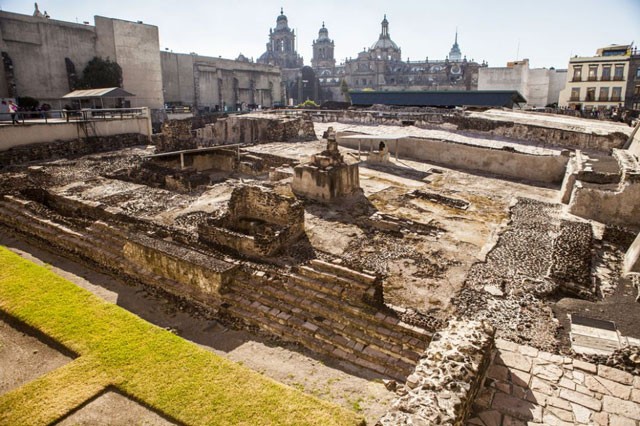 Bí ẩn về bức điêu khắc đại bàng trong ngôi đền ở Mexico ảnh 1