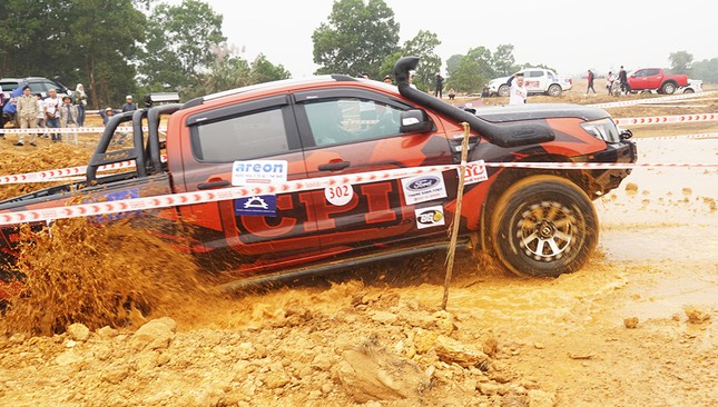 Dàn bán tải tranh tài off-road dịp cuối tuần tại Hà Nội ảnh 2