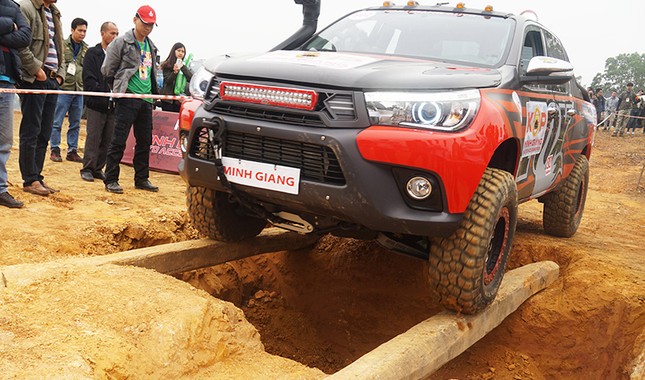 Dàn bán tải tranh tài off-road dịp cuối tuần tại Hà Nội ảnh 3