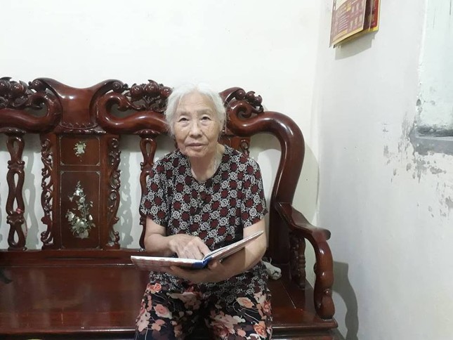 Bà cụ 82 tuổi quyên tiền để phát cháo miễn phí cho bệnh nhân nghèo ảnh 1