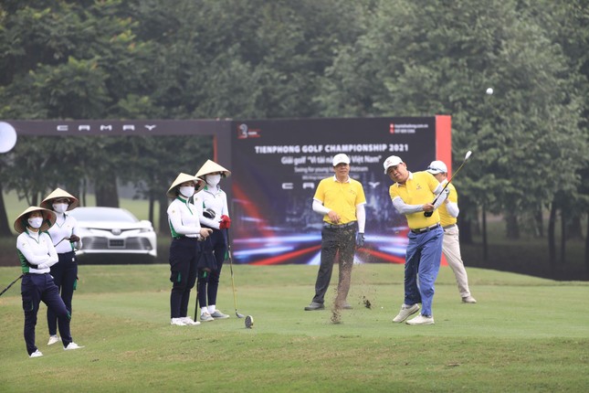 Cận cảnh giải thưởng HIO 'khủng' tại Tiền Phong Golf Champhionship 2021 ảnh 4