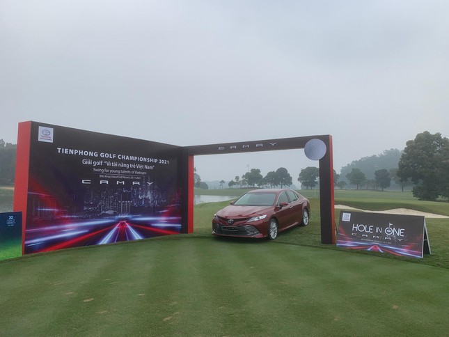 Cận cảnh giải thưởng HIO 'khủng' tại Tiền Phong Golf Champhionship 2021 ảnh 6
