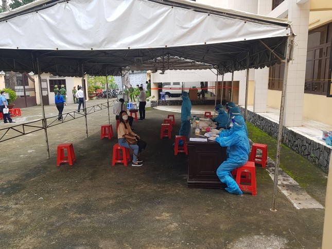 Hoãn phiên xét xử cựu Chủ tịch TP Trà Vinh vì luật sư nhiễm SARS-CoV-2 ảnh 3