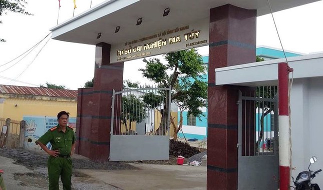 Hơn 300 học viên cai nghiện ma túy ở Tiền Giang tràn ra quốc lộ ảnh 2