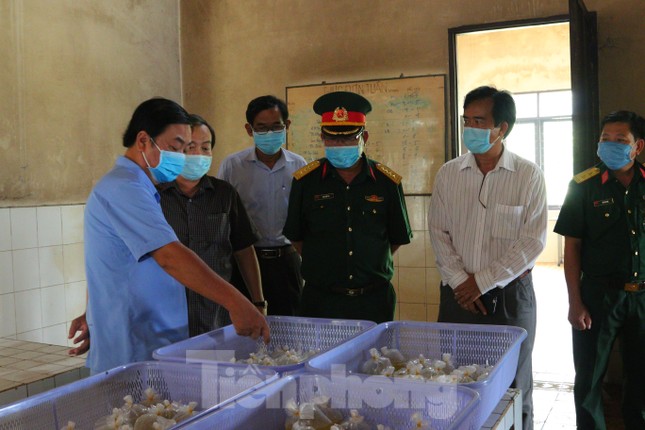 Bên trong bếp ăn quân đội phục vụ người cách ly ở Đồng Tháp có gì đặc biệt? ảnh 1