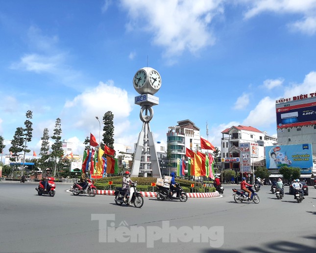 Sóc Trăng rực rỡ cờ hoa chào mừng Đại hội Đảng bộ ảnh 1