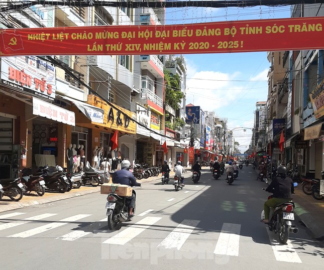Sóc Trăng rực rỡ cờ hoa chào mừng Đại hội Đảng bộ ảnh 5