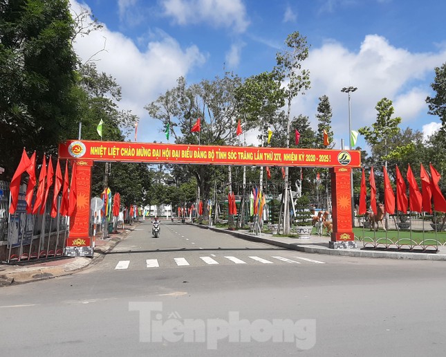 Sóc Trăng rực rỡ cờ hoa chào mừng Đại hội Đảng bộ ảnh 4