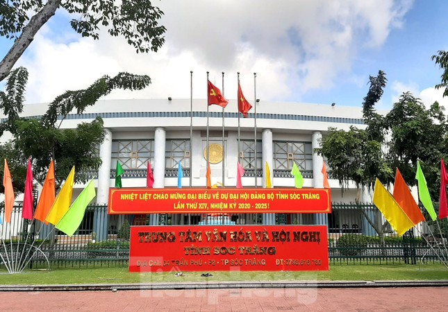 Sóc Trăng rực rỡ cờ hoa chào mừng Đại hội Đảng bộ ảnh 2
