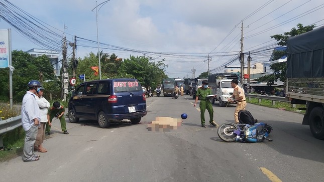 Tông vào xe ô tô đang qua đường, 2 người thương vong ảnh 1