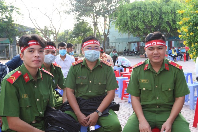 Thượng uý công an Đồng Tháp 9 lần tham gia hiến máu ảnh 1