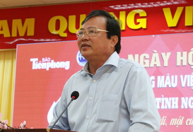 Chủ nhật Đỏ tại Trà Vinh: Trao 20 suất học bổng cho sinh viên nghèo vượt khó ảnh 1