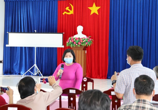 Bạc Liêu họp báo thông tin chính thức về trường hợp nghi dương tính với SARS-CoV-2 ảnh 2