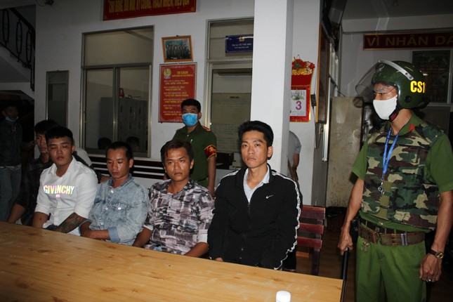 Nghi nổ súng truy sát kinh hoàng trong lúc đòi nợ ở Cần Thơ: Tạm giữ 14 nghi phạm ảnh 3