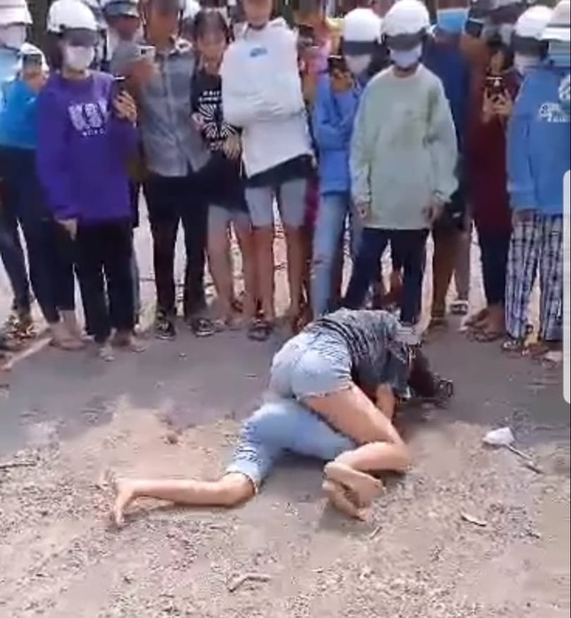 Công an vào cuộc vụ hai nữ sinh đánh nhau dã man ở Kiên Giang ảnh 1