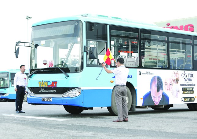 Tài xế điêu luyện tranh tài lái xe buýt giỏi Thủ đô ảnh 1