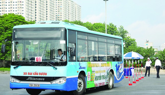 Tài xế điêu luyện tranh tài lái xe buýt giỏi Thủ đô ảnh 2