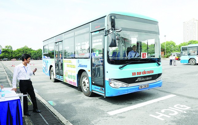 Tài xế điêu luyện tranh tài lái xe buýt giỏi Thủ đô ảnh 3