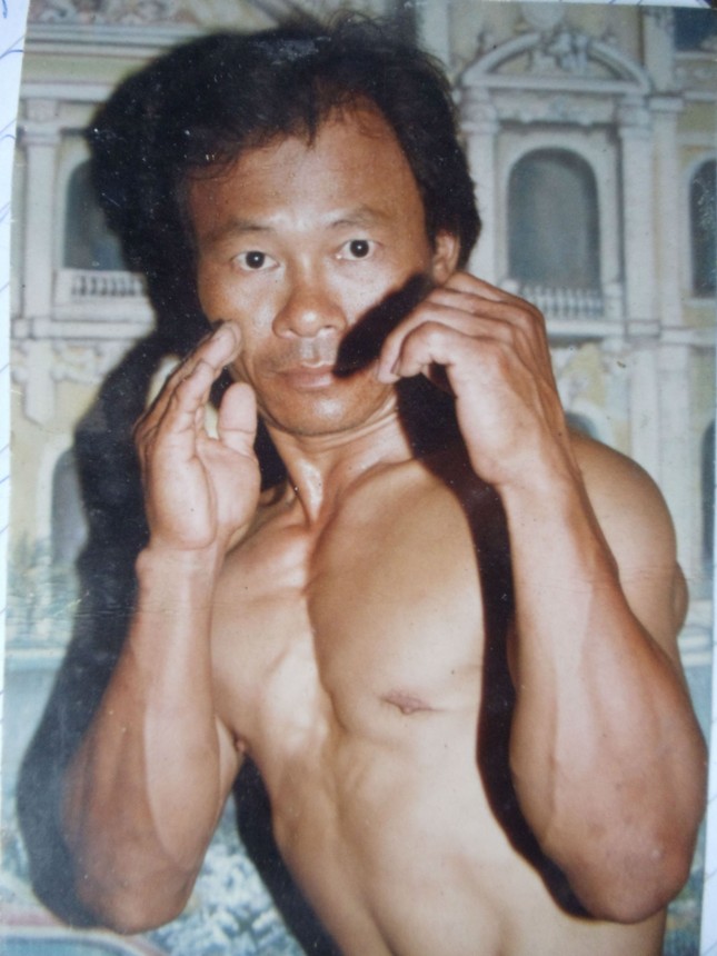 Buộc gươm đao lên xe đi dạy võ ảnh 1