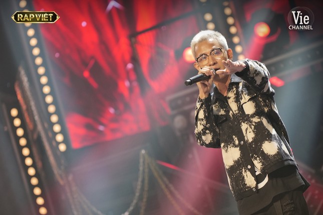 R.Tee - Dế Choắt xâm chiếm “Rap Việt” khi mang hát xẩm và thơ Tố Hữu vào rap ảnh 6