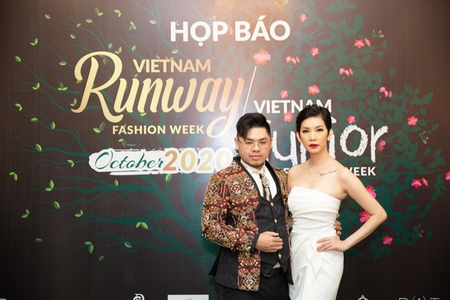Người đẹp chuyển giới Cát Thy hồi hộp trước ngày sải bước tại Tuần lễ thời trang Việt Nam ảnh 2