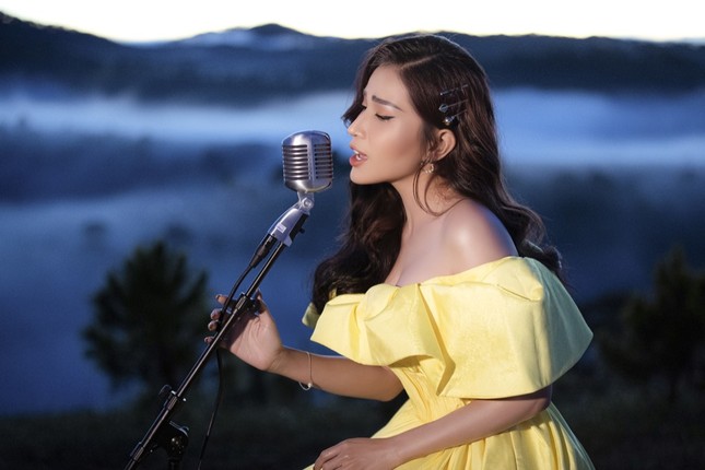 “Nàng Mèo” Khả Như bất ngờ khoe giọng hát ngọt ngào, sâu lắng trong dự án cover ảnh 3