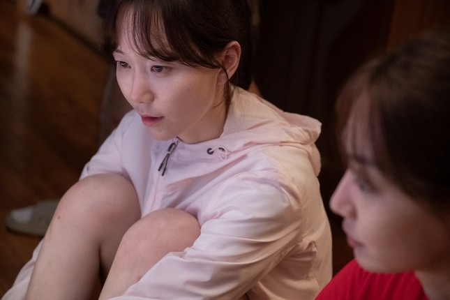 Shin Min Ah khiến fan rùng mình trước mối quan hệ “chị chị em em” trong phim mới ảnh 2