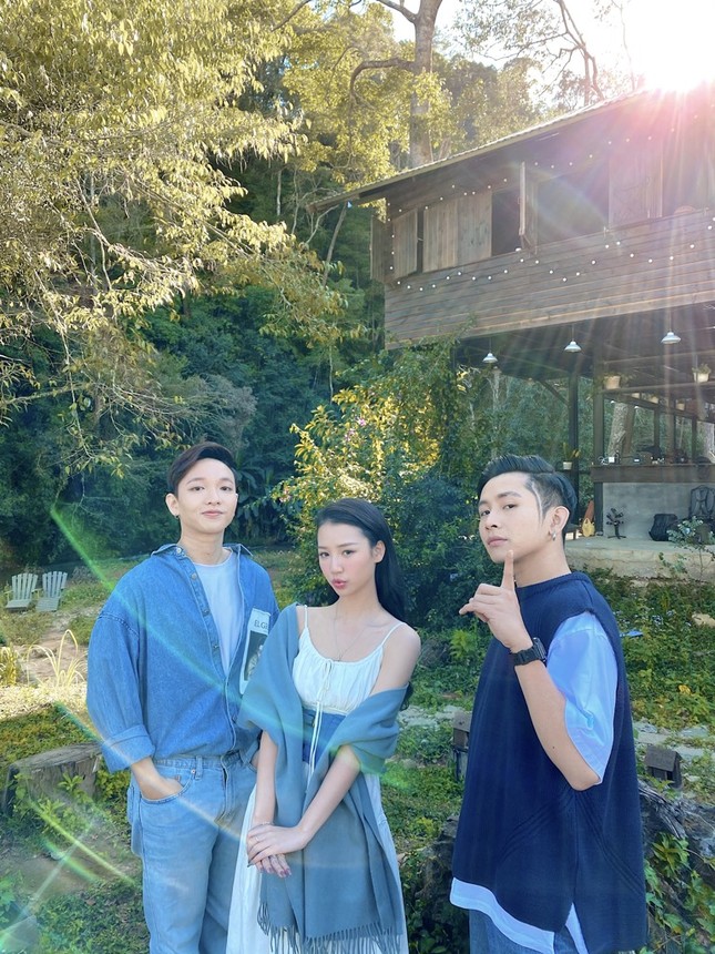 AMEE khiến fan xôn xao khi kết nạp Ricky Star và Hoàng Dũng vào “hội anh trai mưa" ảnh 2
