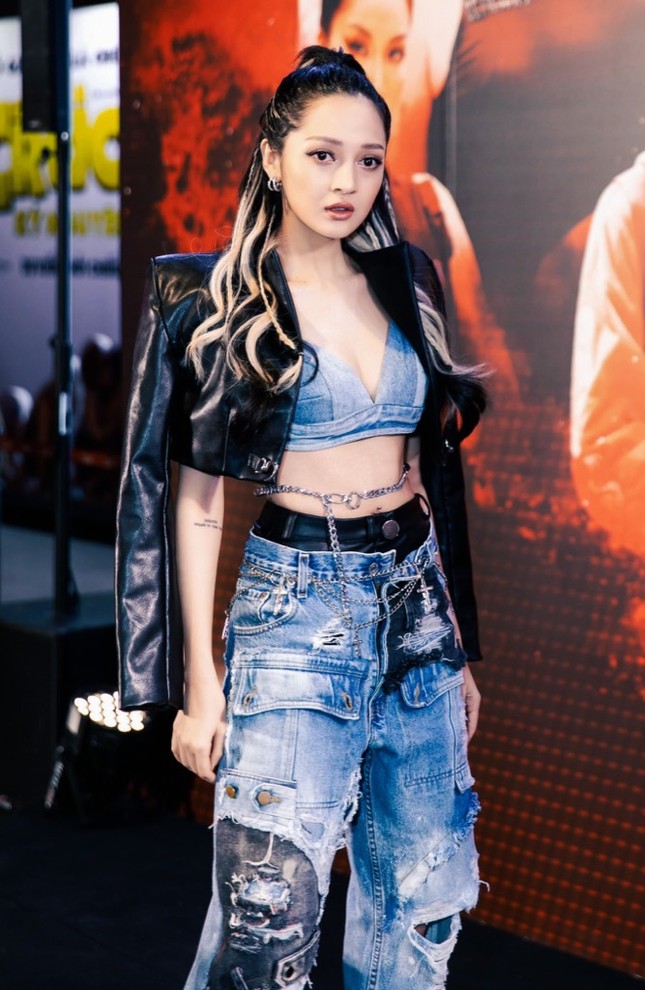 Bảo Anh diện áo crop top, tự tin khoe cơ bụng và vòng eo “con kiến” tại sự kiện ra mắt MV ảnh 1