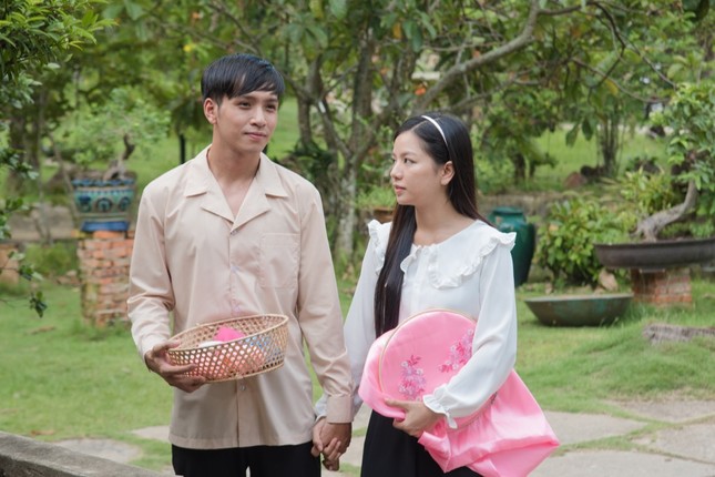 Hạ Anh kết đôi cùng trai đẹp Bạch Công Khanh trong phim truyền hình “Ngày Em Đến“ ảnh 1