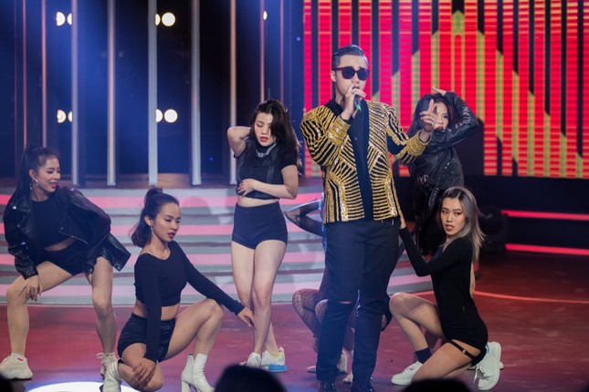 Lynk Lee mời rapper Khói để tái hiện MV “Chân Ái” tại sân khấu “Gương Mặt Thân Quen“ ảnh 3