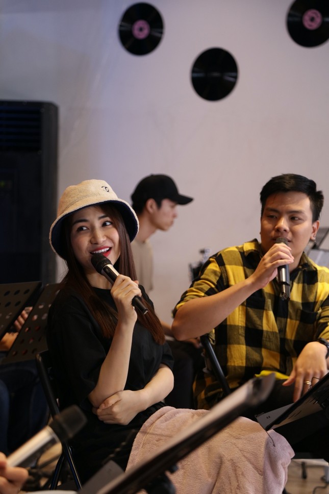 Hòa Minzy, Anh Tú và Hứa Kim Tuyền làm show âm nhạc cực “chill” đón chào năm 2021 ảnh 6