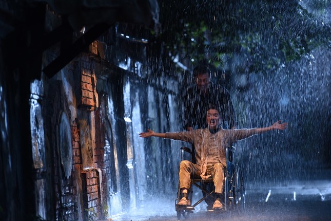 Ca sĩ Đàm Vĩnh Hưng vào vai có số phận bi thương, mắc bệnh hiểm nghèo trong MV drama mới ảnh 4