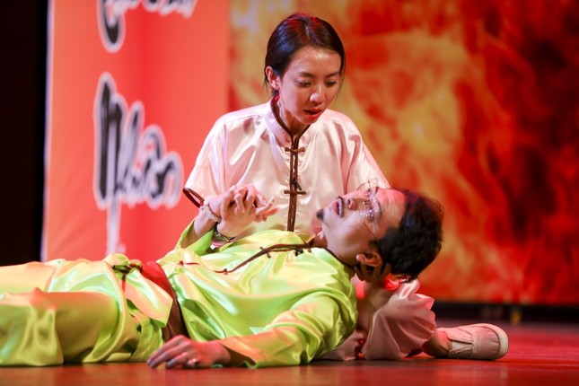 Hoài Linh, Thu Trang, Nam Thư hội ngộ khán giả trong kịch “Xuân này em lấy chồng“ ảnh 2