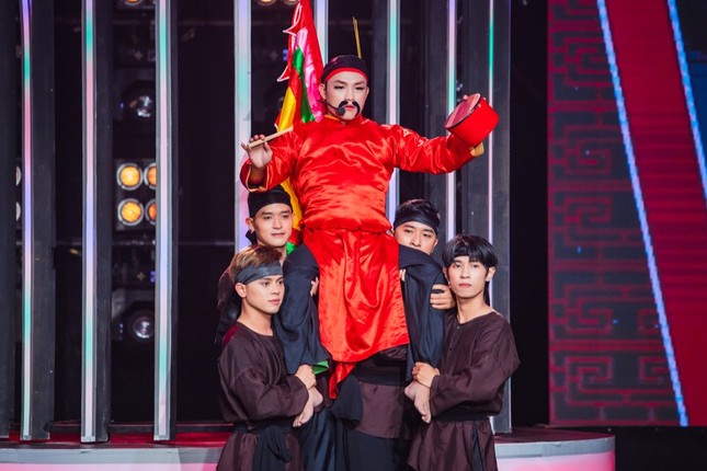 Phạm Lịch đu dây hóa thân thành Thu Minh, bất ngờ giành giải Quán quân “Gương Mặt Thân Quen“ ảnh 9