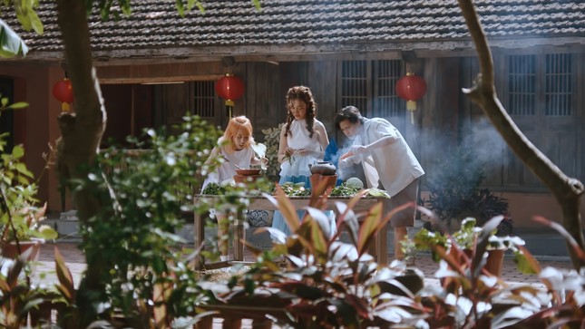 Hậu Hoàng, JSol “bày mưu” giúp Hoàng Duyên chinh phục "Chàng Trai Sơ Mi Hồng" ảnh 3